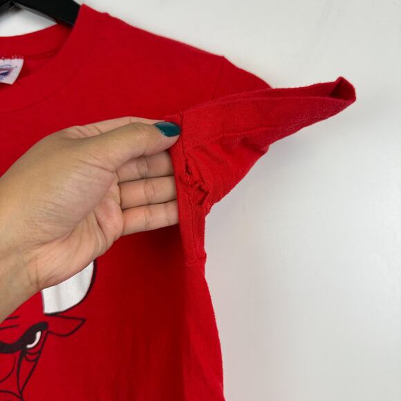 Vintage 90s Logo 7 Chicago Bulls TShirt Red Single Stitch - Big Kids M 10-12 - Picture 4 of 8